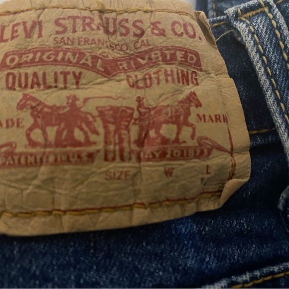 Levi’s 550. Relaxed boot cut. Size 12. Medium wash. - Picture 4 of 6